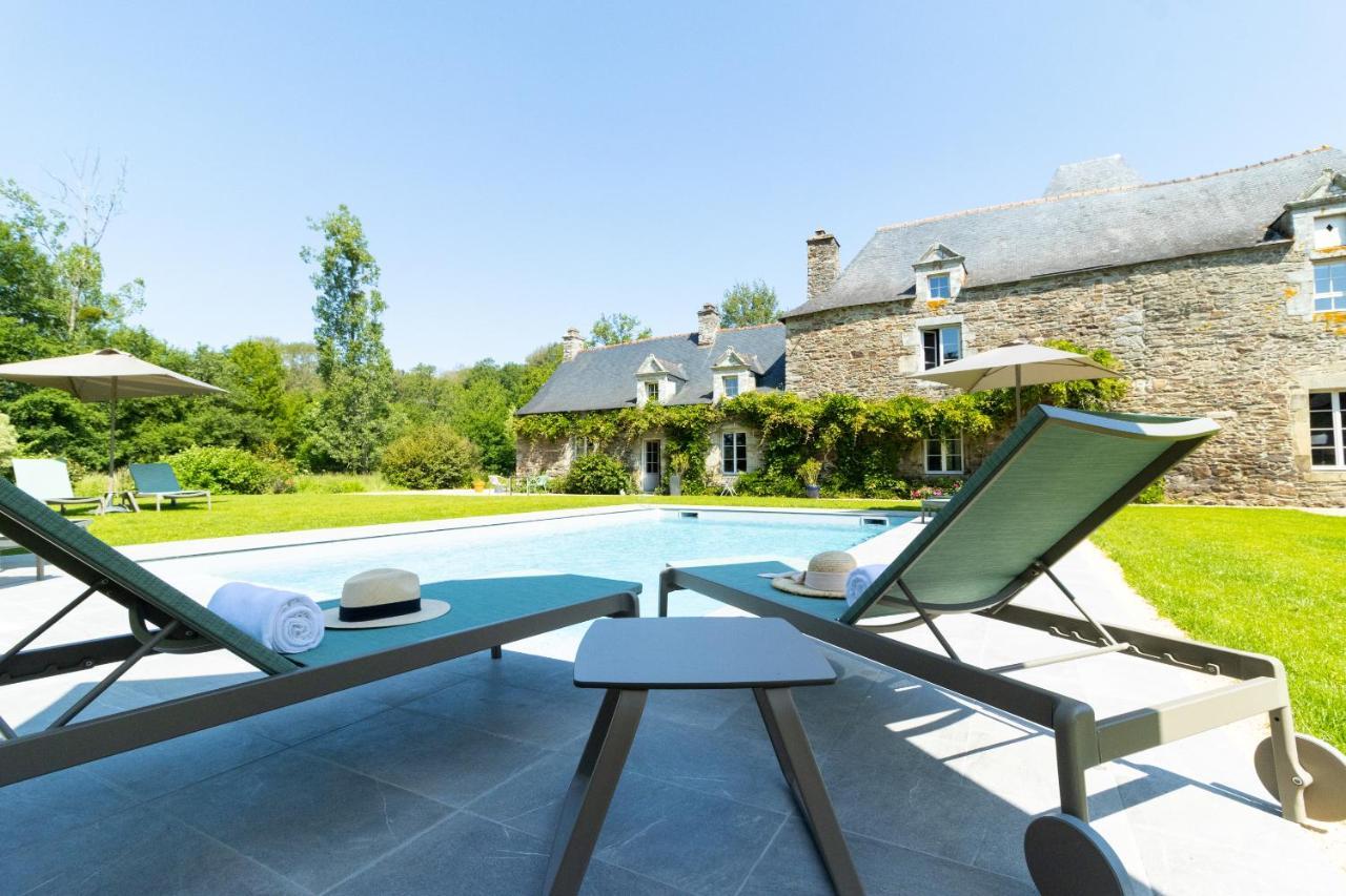 Manoir Du Vau D Arz Gites Et Chambres D Hotes Avec Piscine Malansac エクステリア 写真