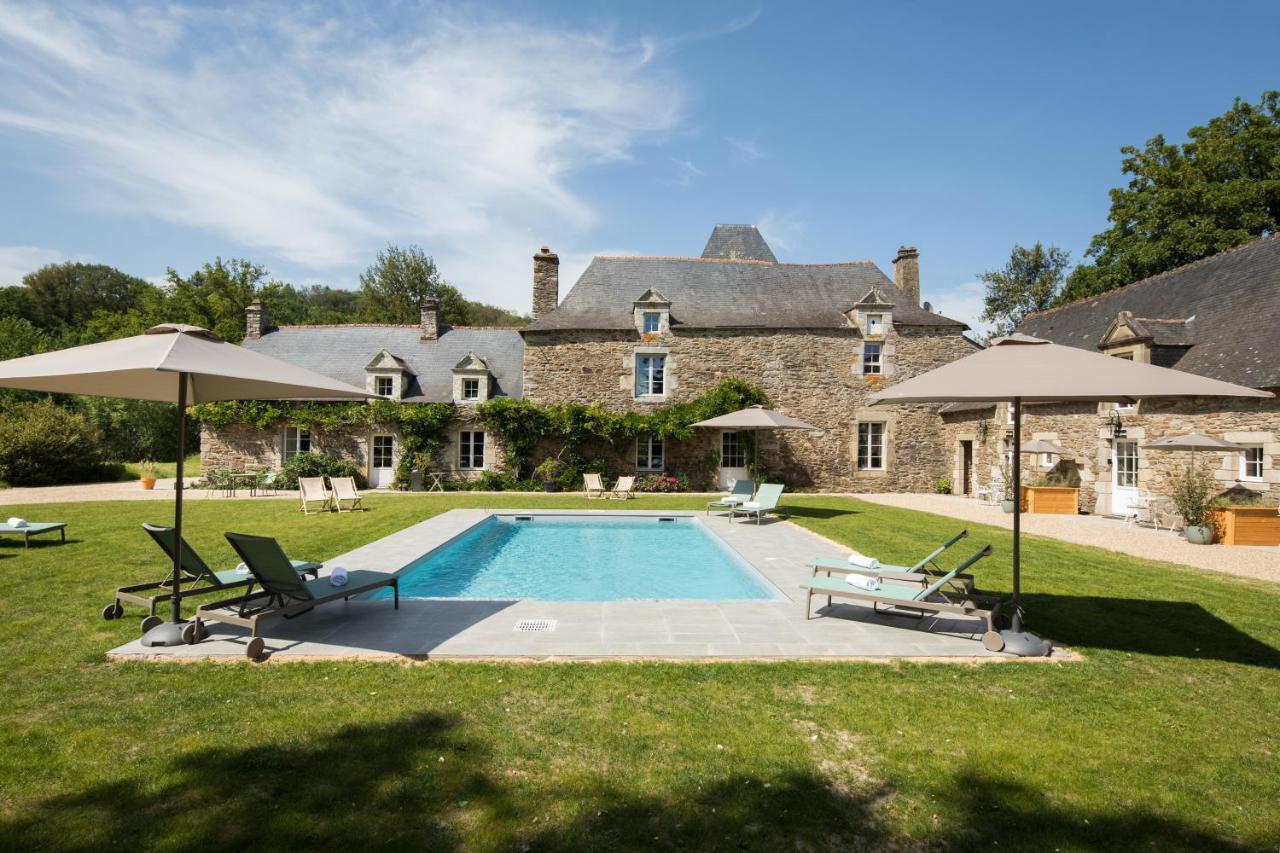 Manoir Du Vau D Arz Gites Et Chambres D Hotes Avec Piscine Malansac エクステリア 写真