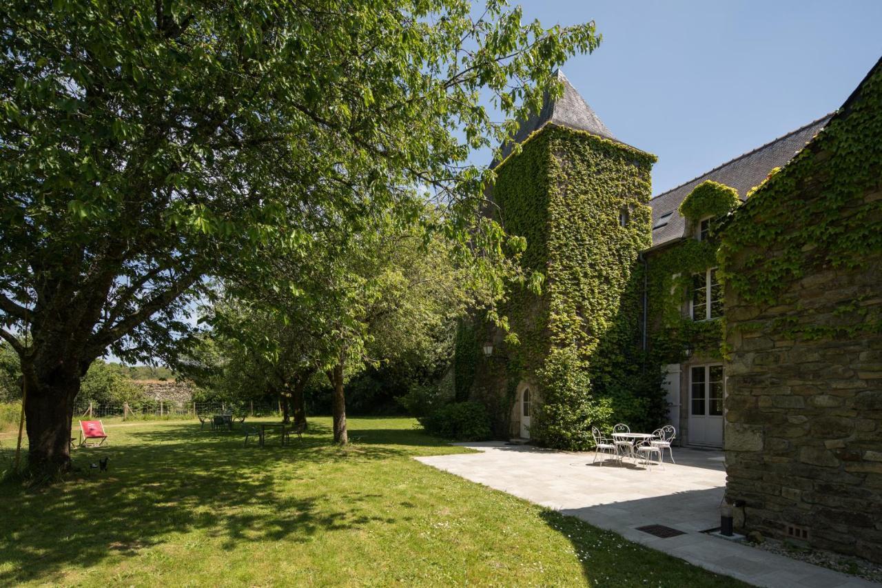 Manoir Du Vau D Arz Gites Et Chambres D Hotes Avec Piscine Malansac エクステリア 写真