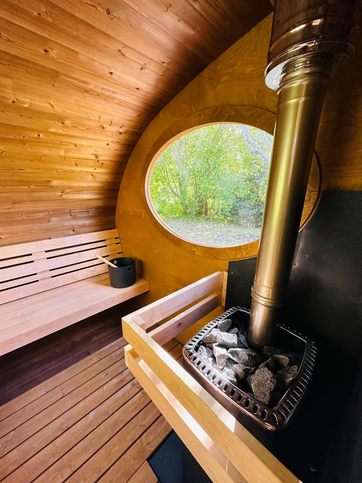 Manoir Du Vau D Arz Gites Et Chambres D Hotes Avec Piscine Malansac エクステリア 写真
